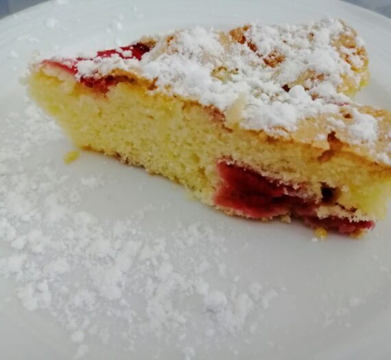 Torta di fragole semplice