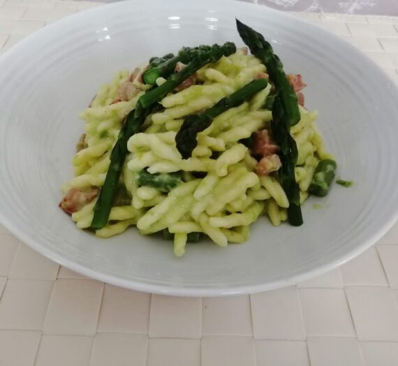 Trofie con pancetta e crema di asparagi